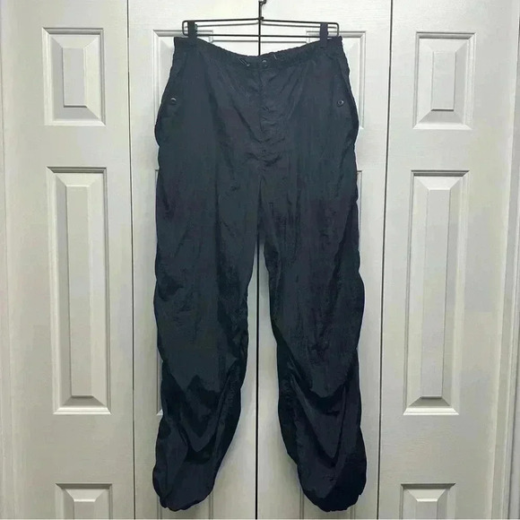 ARITZIA TNA Aviator Parachute pants size M - Picture 5 of 15